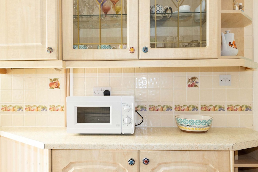 Seaside Retreat - Five Minutes to Beach Village