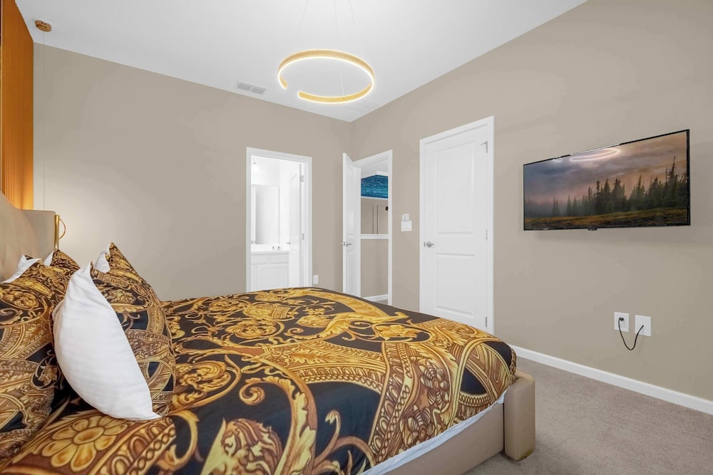 Upstay: Themed Family Home w Pool & Games Room