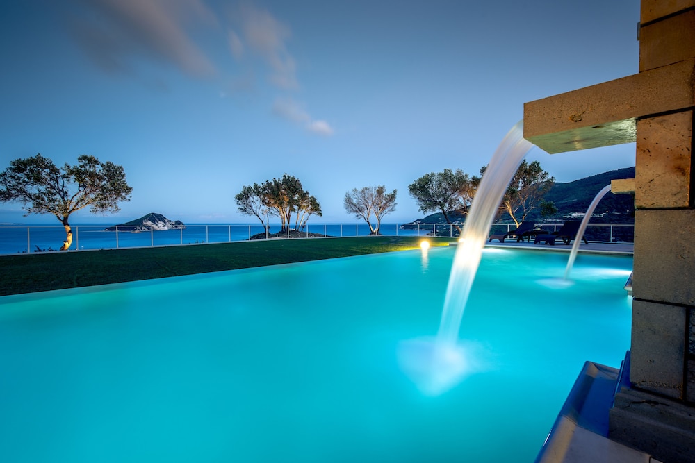 Artina Luxury Villa