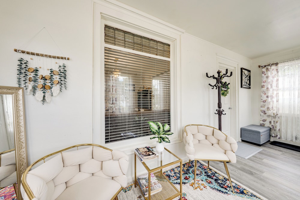 1 Mi to Dtwn Elgin: Dutch Colonial w/ Lovely Patio