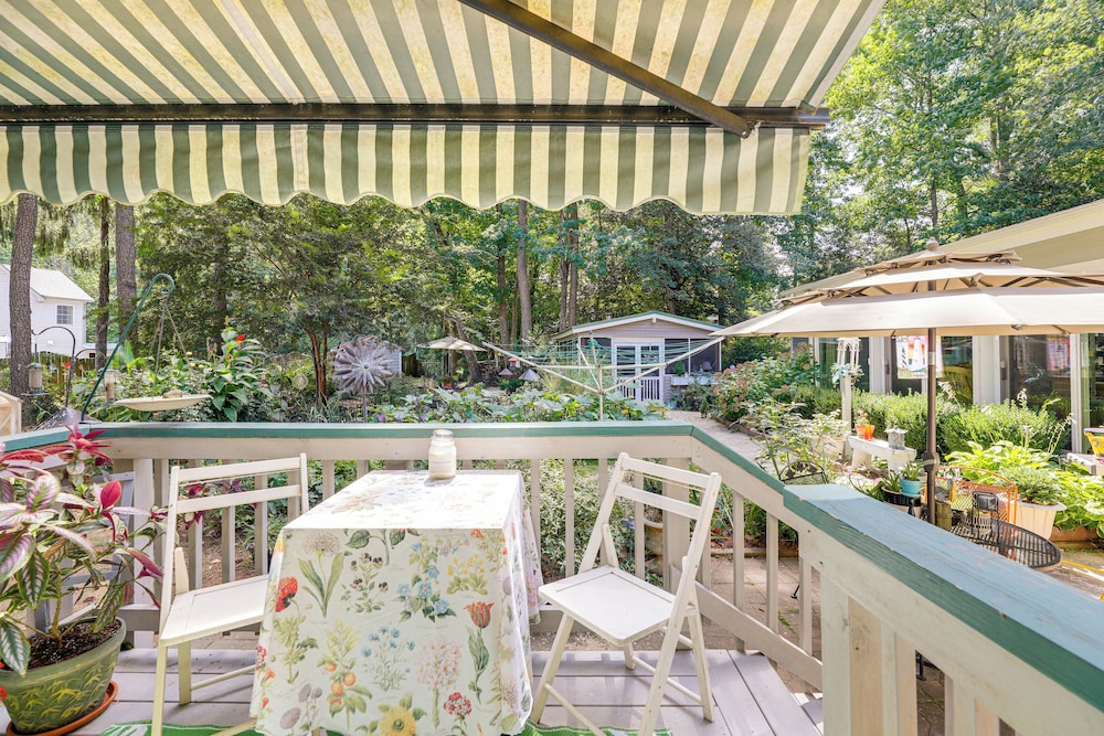 Unique & Artistic Retreat Near Rehoboth Beach!