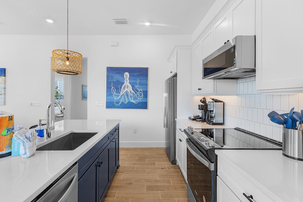 118 Fairweather Ln - Brand New 4 Bed+den/4.5 Bath Home W.hot Tub 4 Bedroom Home