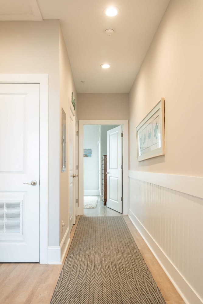 Luxury Beach Condo 5 Min Walk to Beach Shops