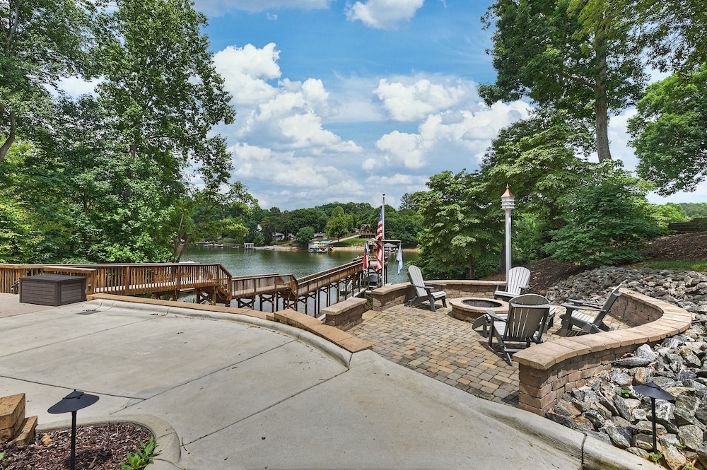 Butler Bliss by Avantstay Private Dock Views