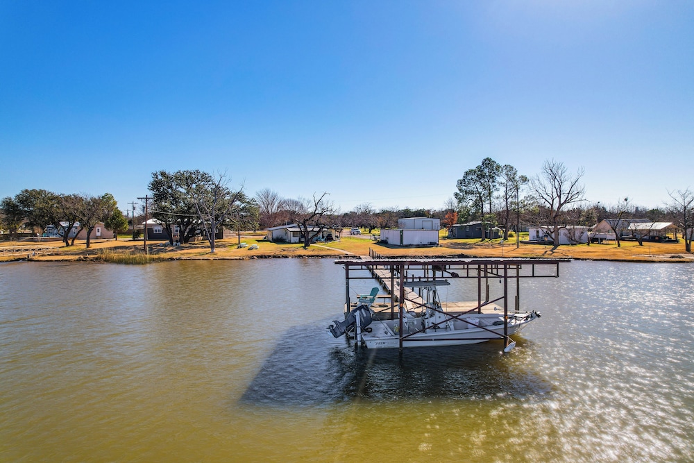 Dock & Patio: Possum Kingdom Lake House