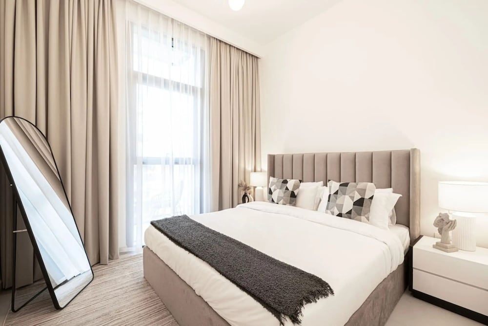 Burj Crown Lux Apartment by Dubai Mall