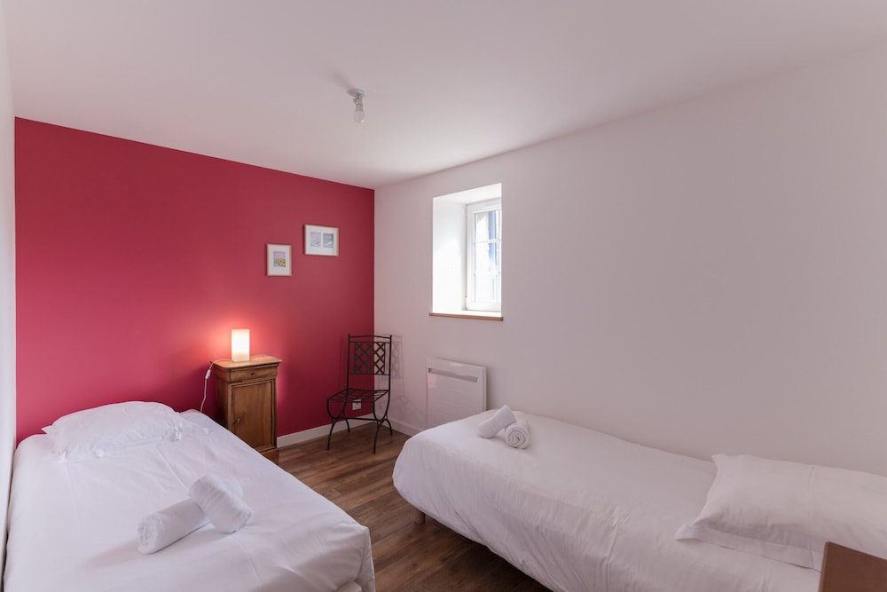 Holiday Home by Lampaul Beach With Garden