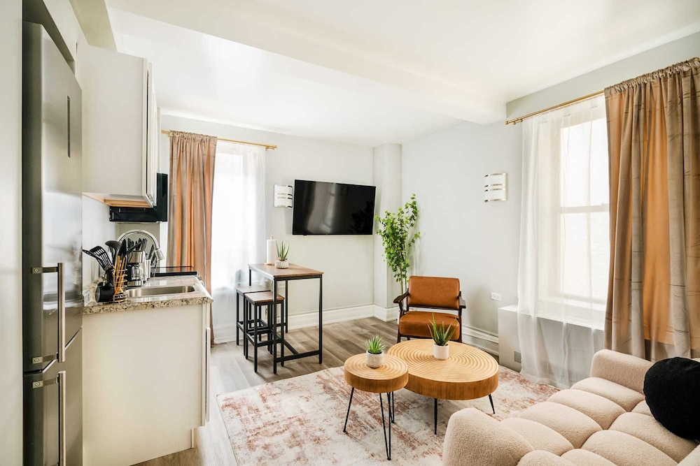 73-508 New 1BR 1bth UWS Doorman Gym