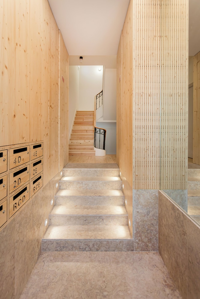 AB10 Modern Lisbon