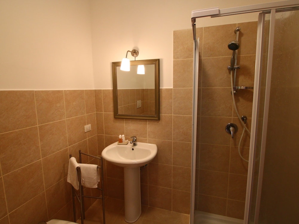 Photo 32