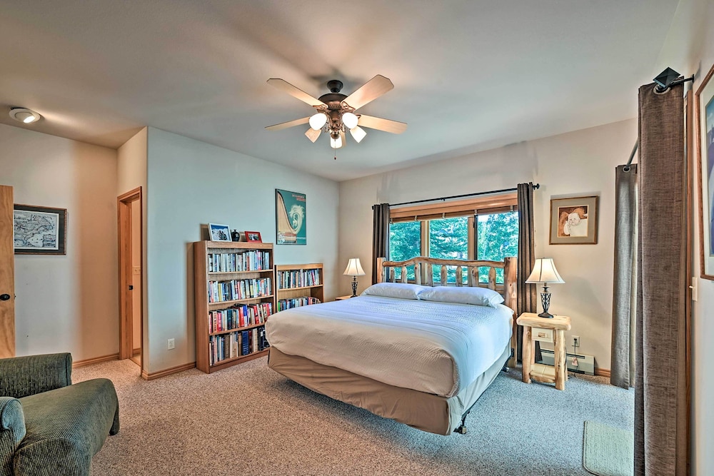 Mountain Home With Decks, Walk to Gondola view 4