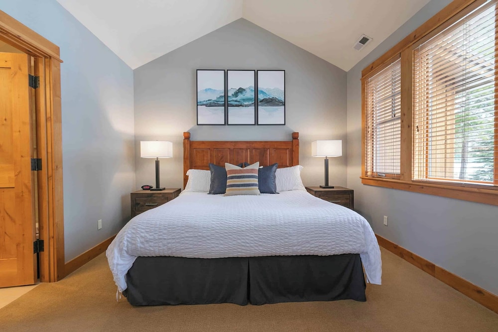 Lake Tahoe Vacations - The Cottages at Old Greenwood - Property Image 3