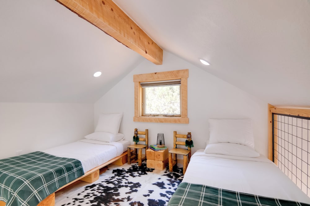 Apple Valley Cabin w/ Views, Dogs Welcome view 4