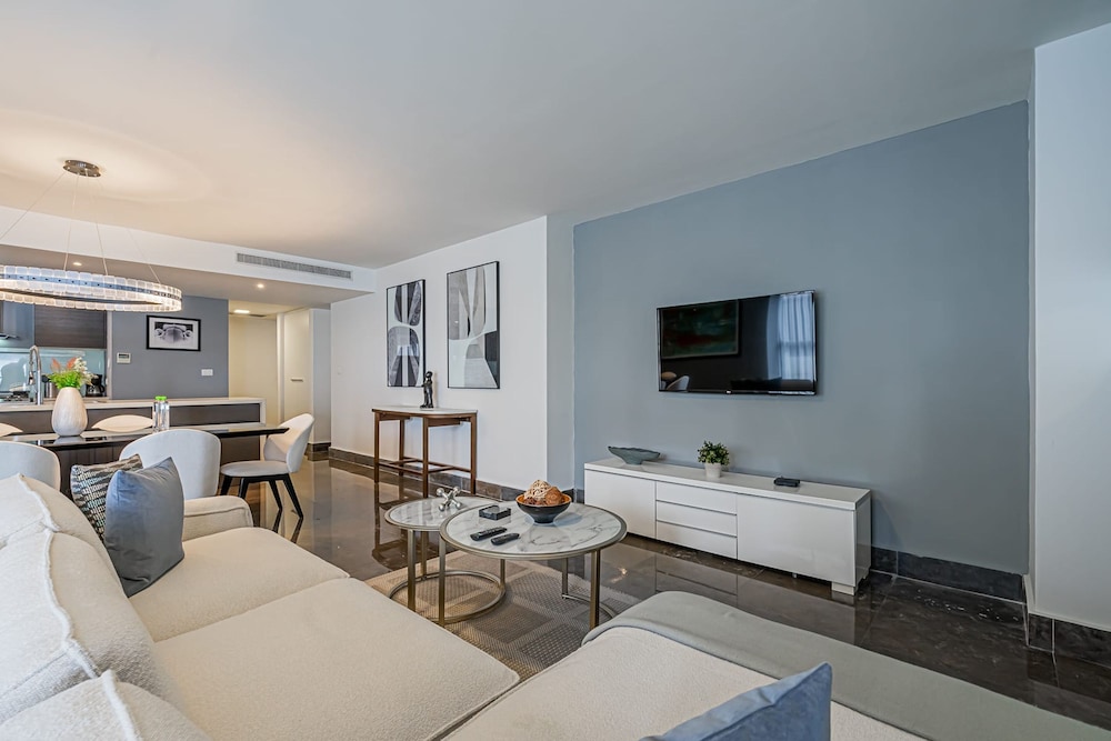w Majestic 2BR w Perfect Balcony in YOO