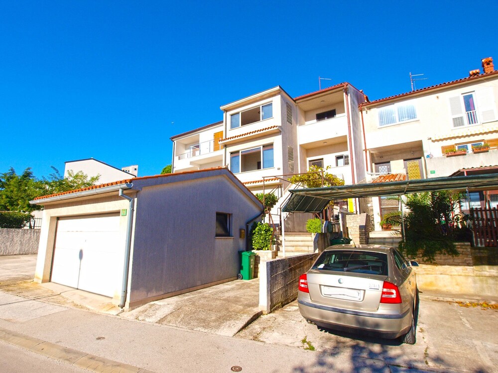 Apartment 51 view 5