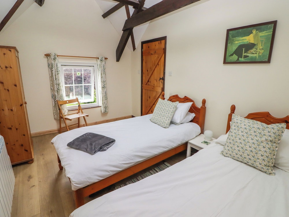 2 Cheriton Cottages
