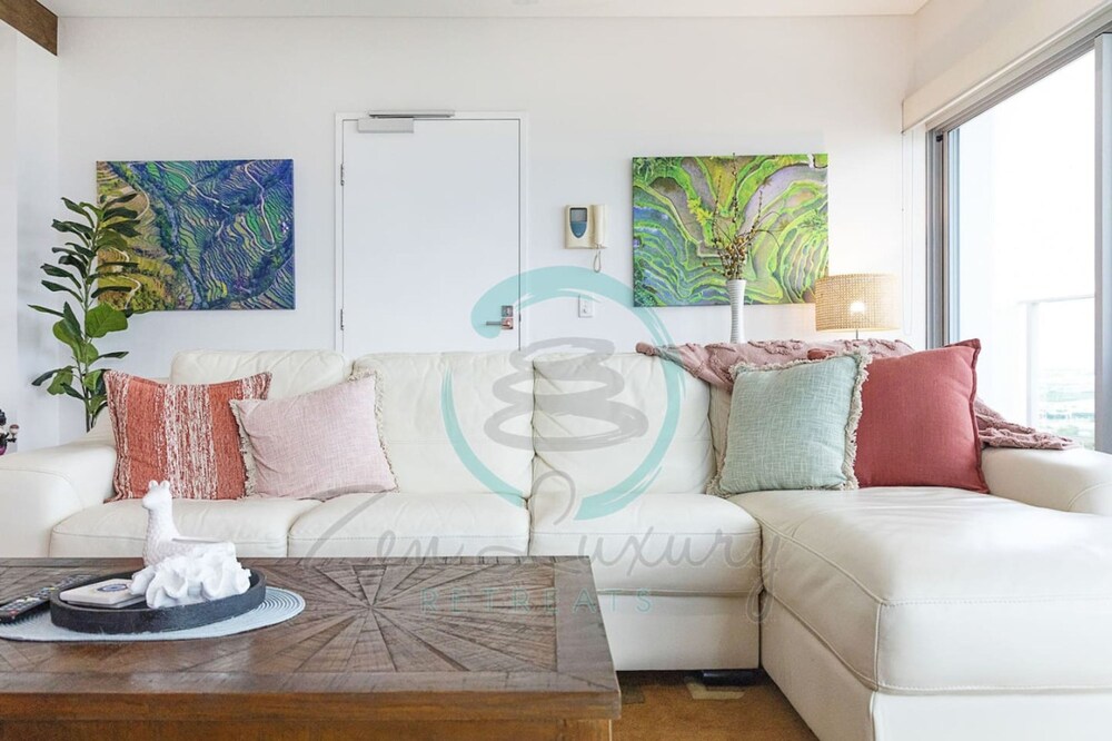 Coastal Magnificence Pool Workspace Parking - Image 5