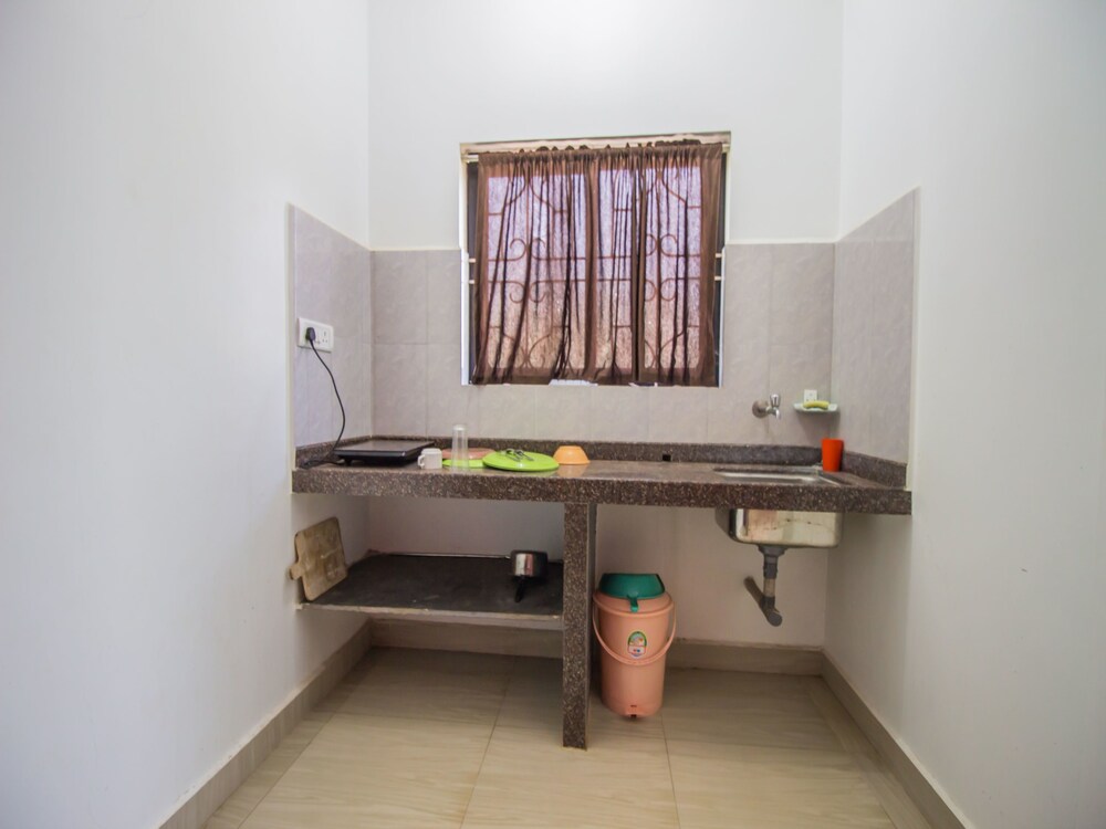 OYO 13203 Home Bright Studio Near Morjim Beach