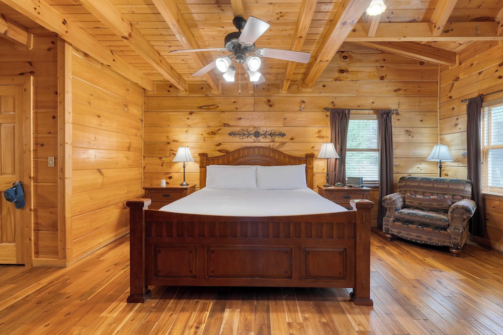 Hottub, Game Room, Forest Views, Near Gatlinburg Four Bears Lodge by Avantstay