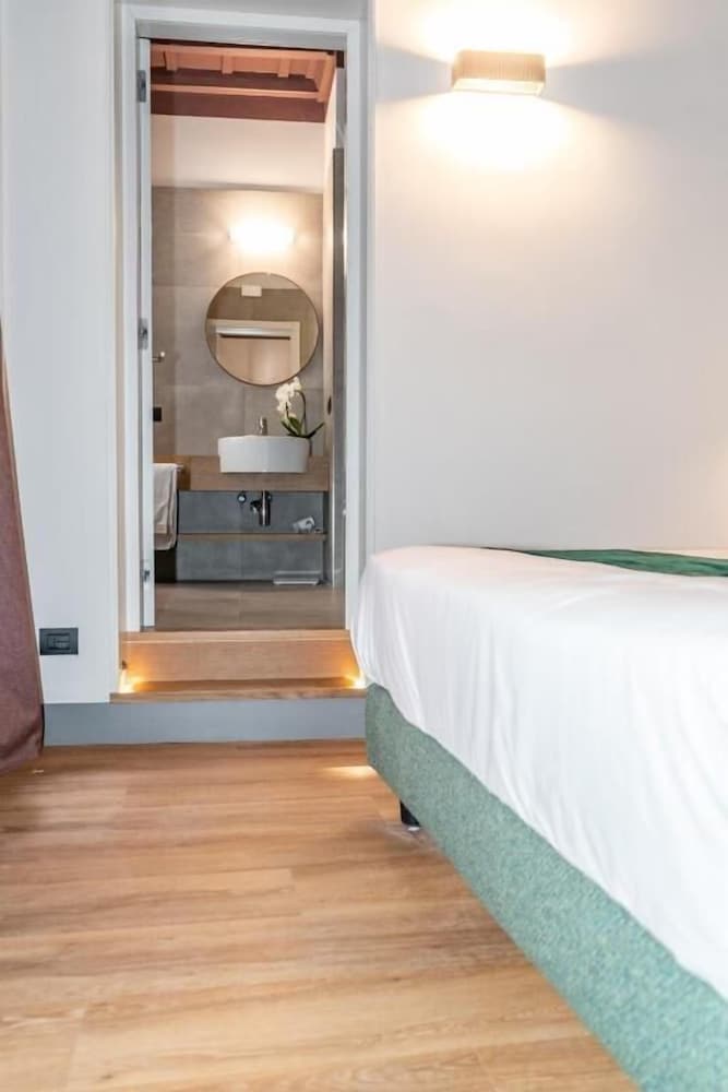 Castel Sant Angelo Luxury Rooms & Tour