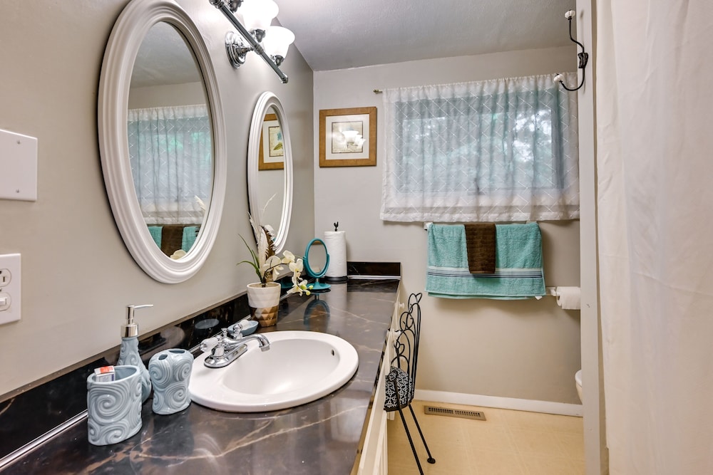 Tolland Cabin w/ Private Hot Tub & Grill!