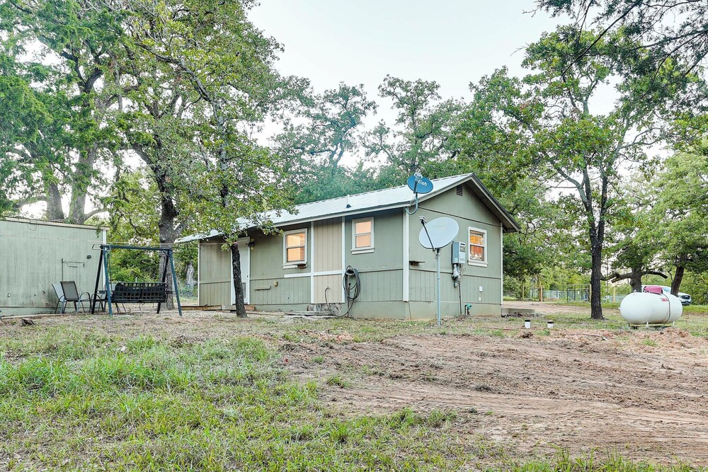 Cabin w/ Hot Tub in Valley View: Pets Welcome!