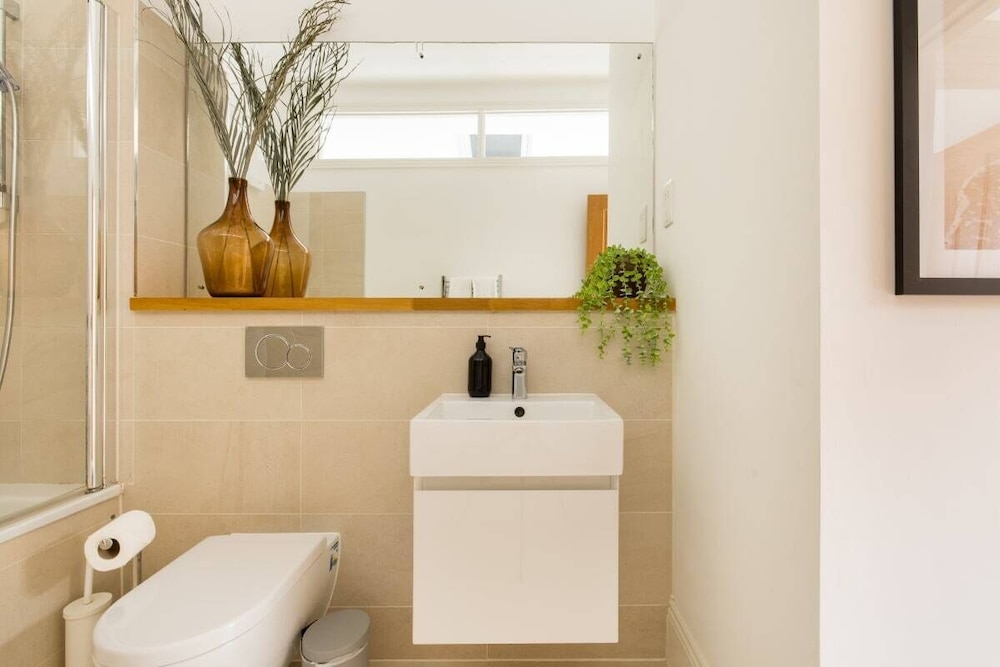The Tooting Hideout - Dazzling 3bdr Flat With Balcony