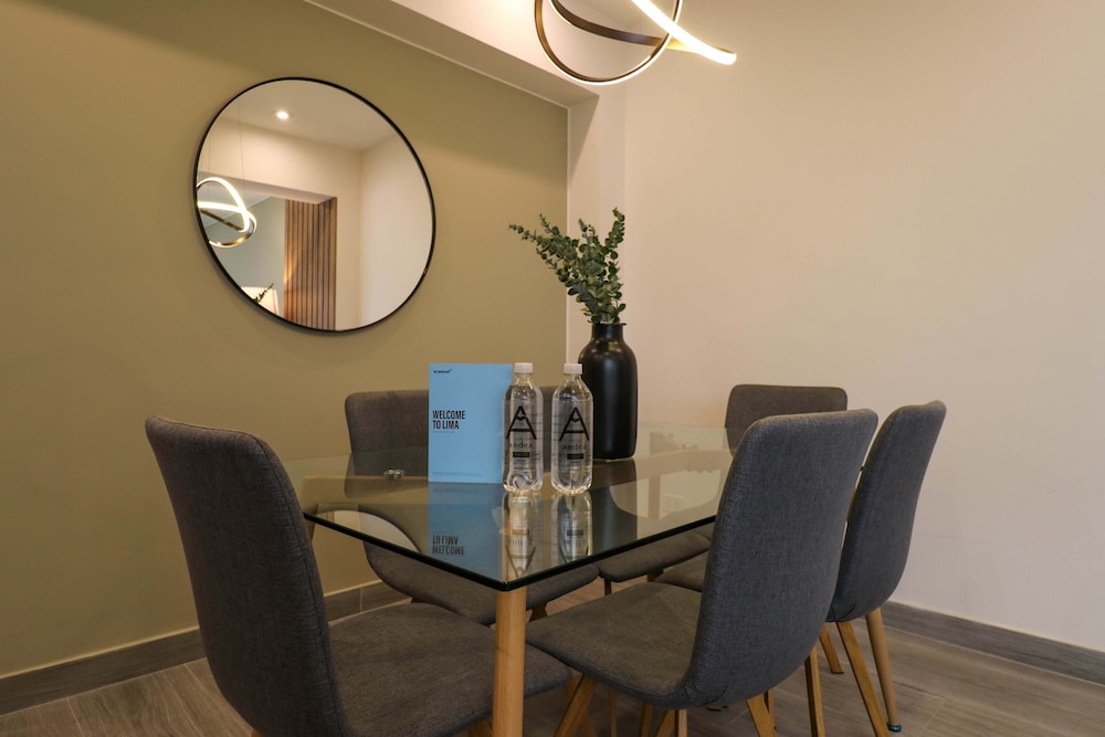 w Majestic Duplex w Perfect Deco in Miraflores