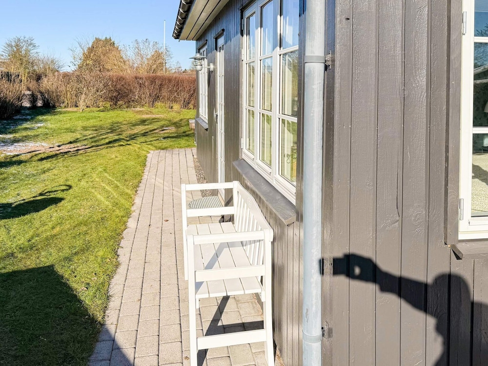 Cozy Summer House Near Ore Strand