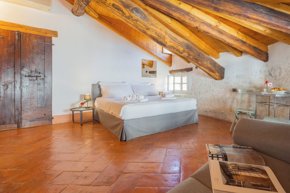 Antiche Mura by Rent all Como