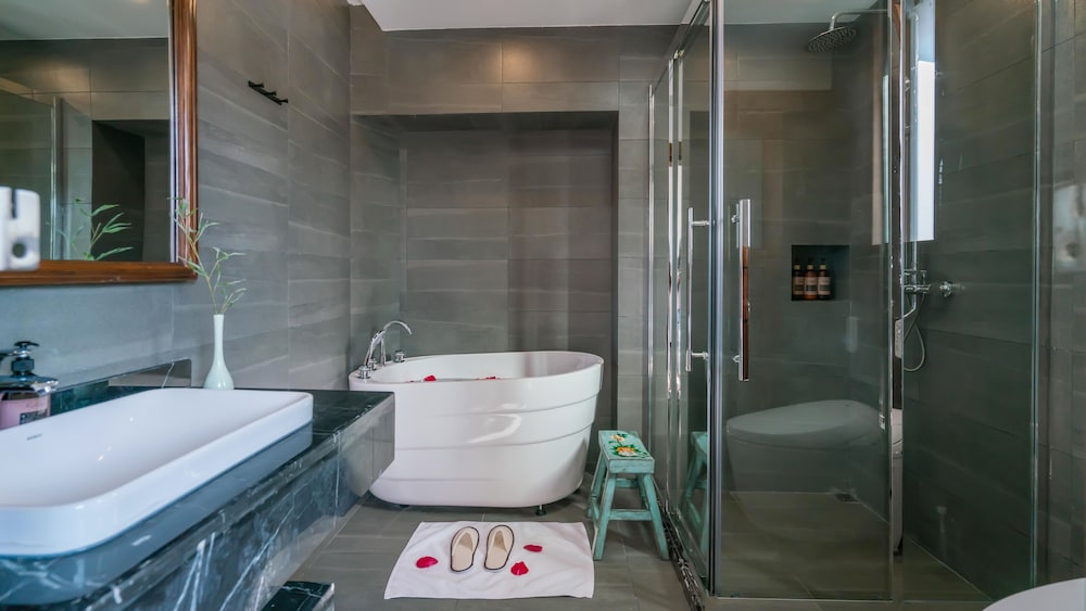 Lize Graceland Artistic Suite Inn