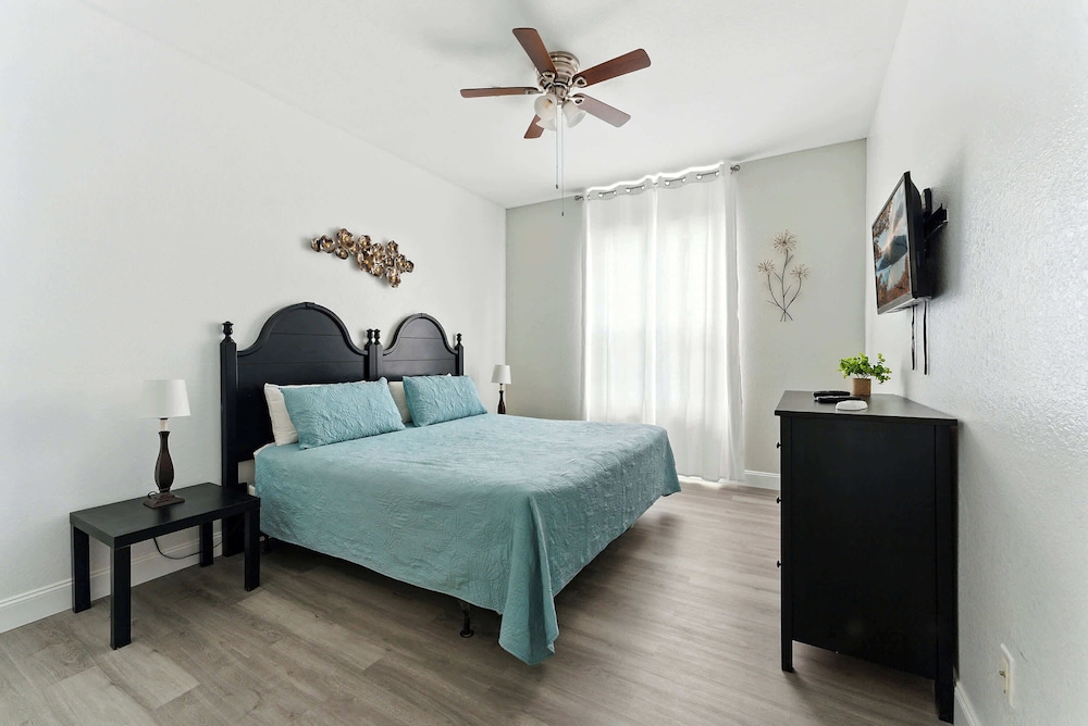 Resort Condo 3BR - Pool Balcony Near Disney