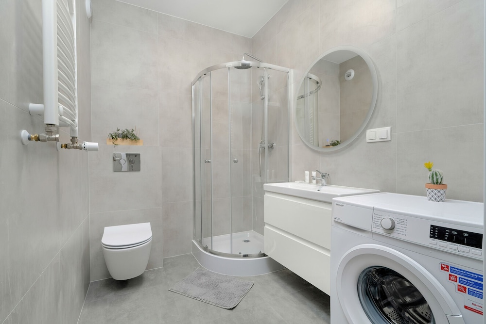 Modern Studio Niemena by Renters