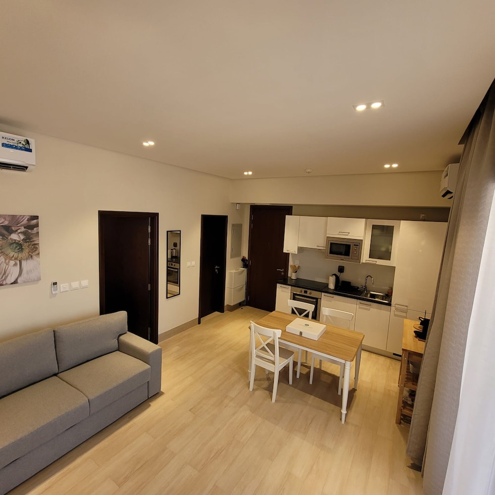 Chic 1-bedroom With Pool View