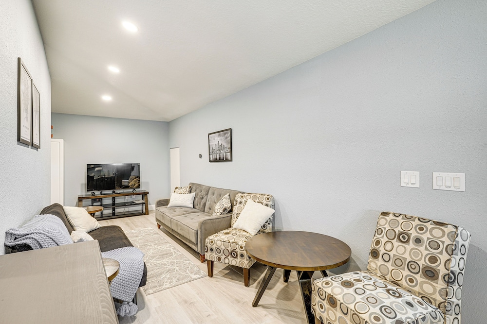 Pasture & Pond Views: Lovely Lutz Apartment