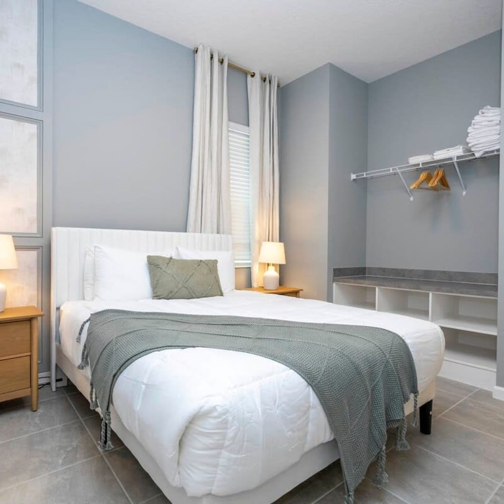6152 Fantastic Spacious Home for Your Family
