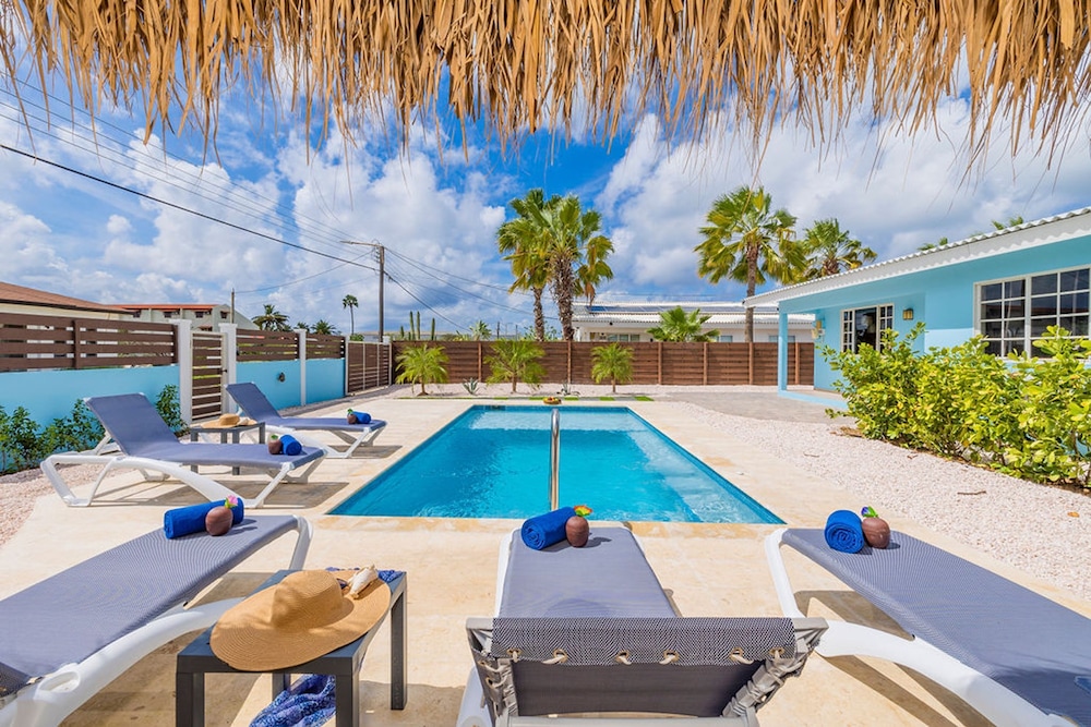 House of Joy Palapa Pool Near Eagle Beach