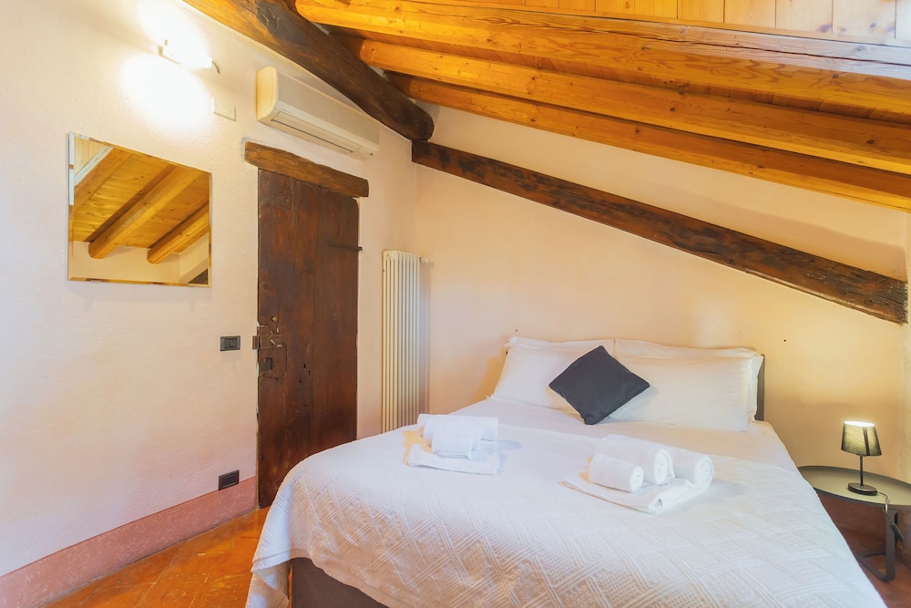 Antiche Mura by Rent all Como