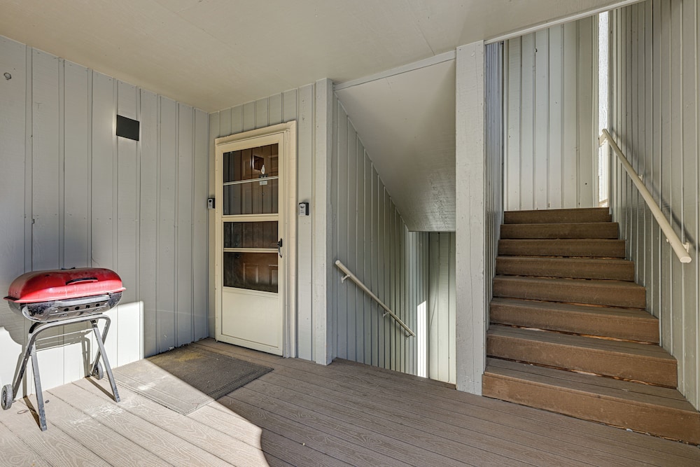 Walk to Giant Steps: Mtn Retreat w/ Hot Tub Access