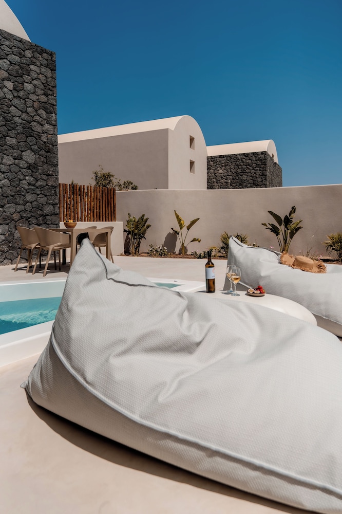 Halo Santorini- Living Experience view 2