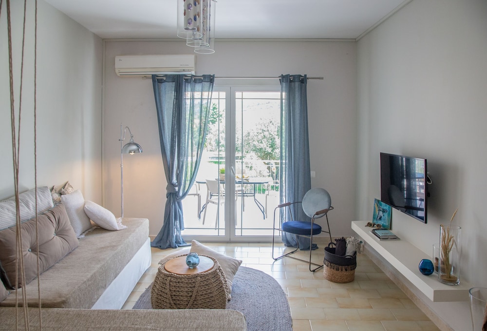 Malibu Studios & Apartments