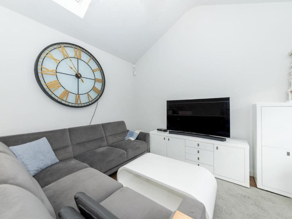 2-bed House in Reading-near Town-sleeps 4