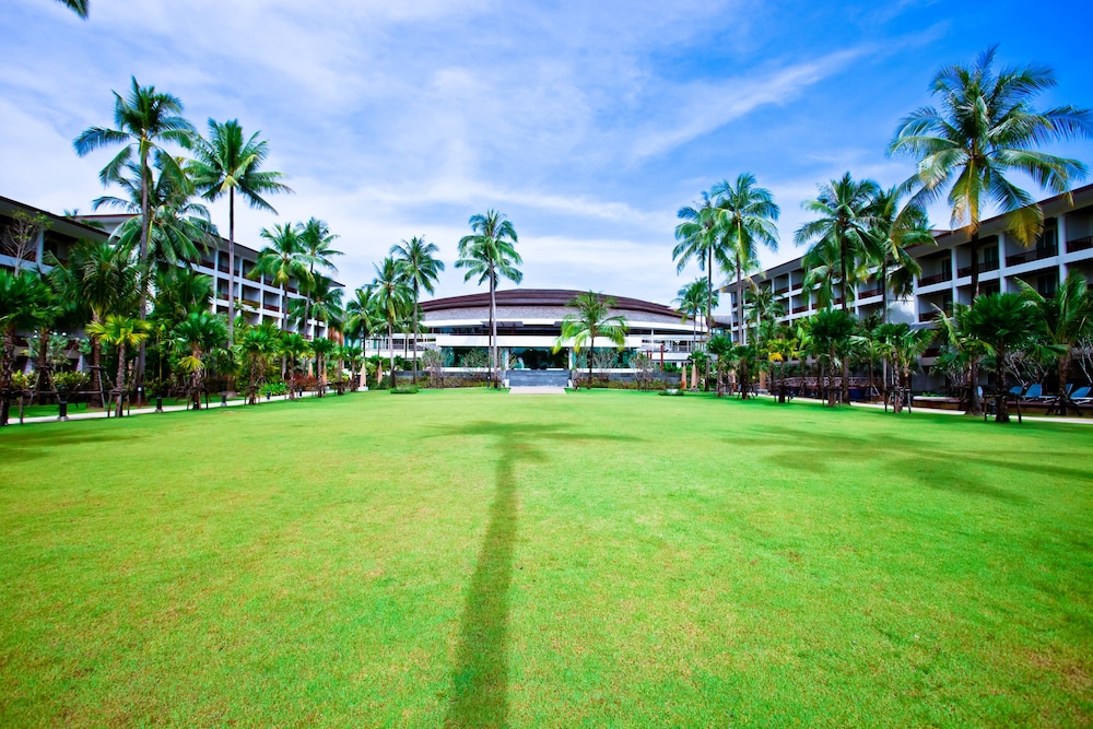 Graceland Khaolak Beach Resort