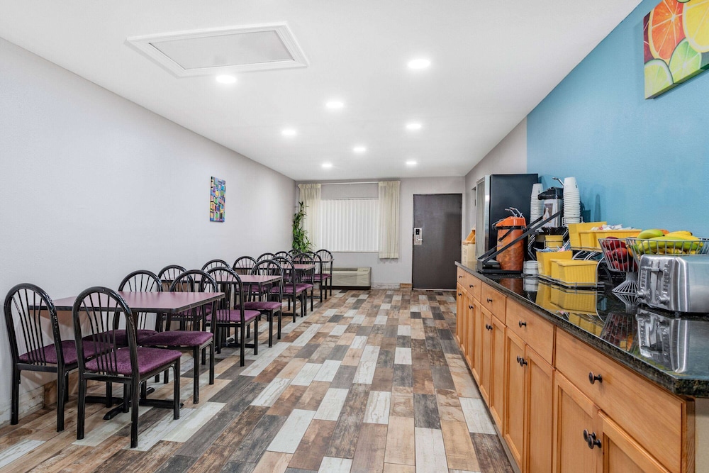 Days Inn by Wyndham N Orlando/Casselberry - Property Image 8