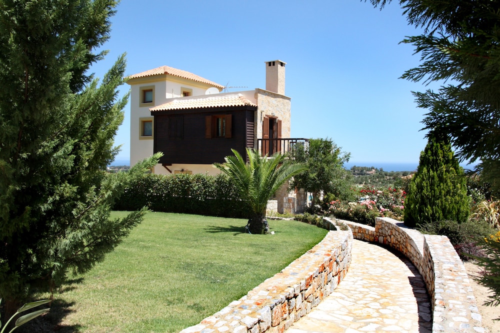 Athina Luxury Villas