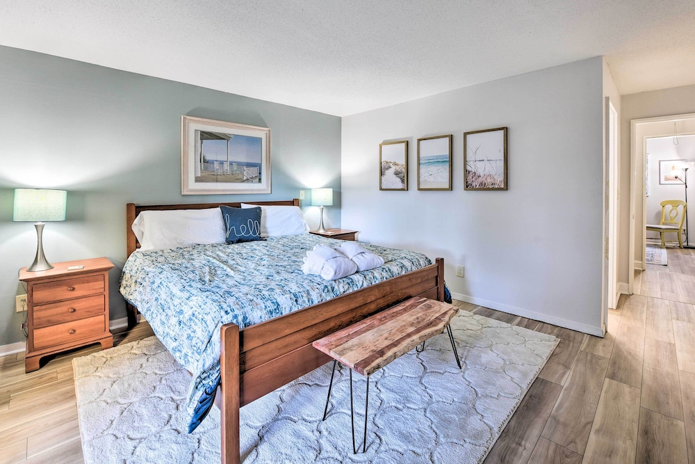 Pool Access + Pet Friendly: Condo in Hilton Head