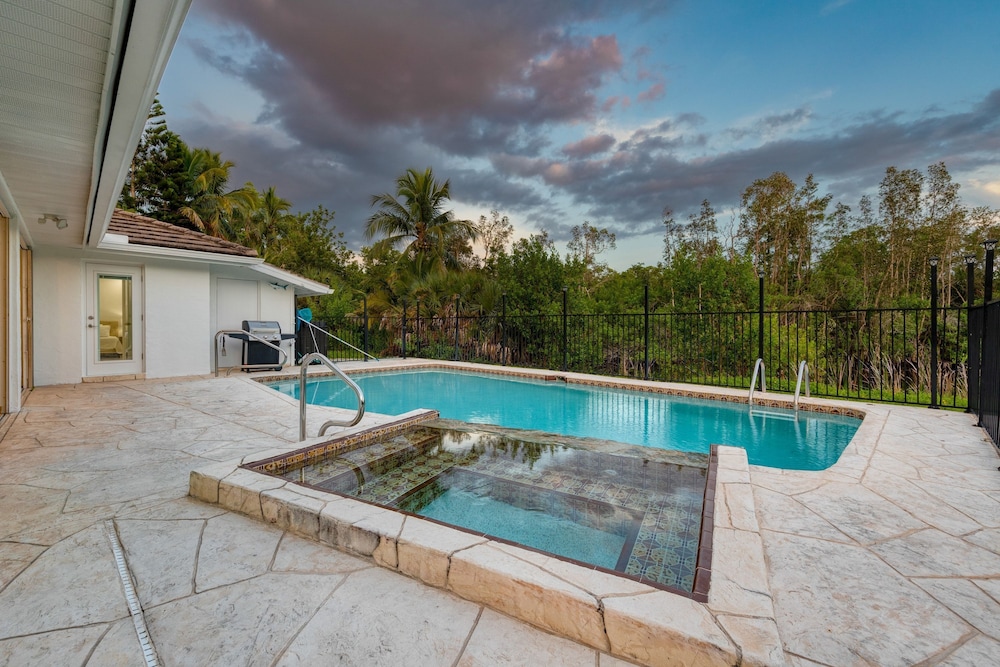Casa Bonita by Avantstay Large Backyard Patio Pool Hot Tub