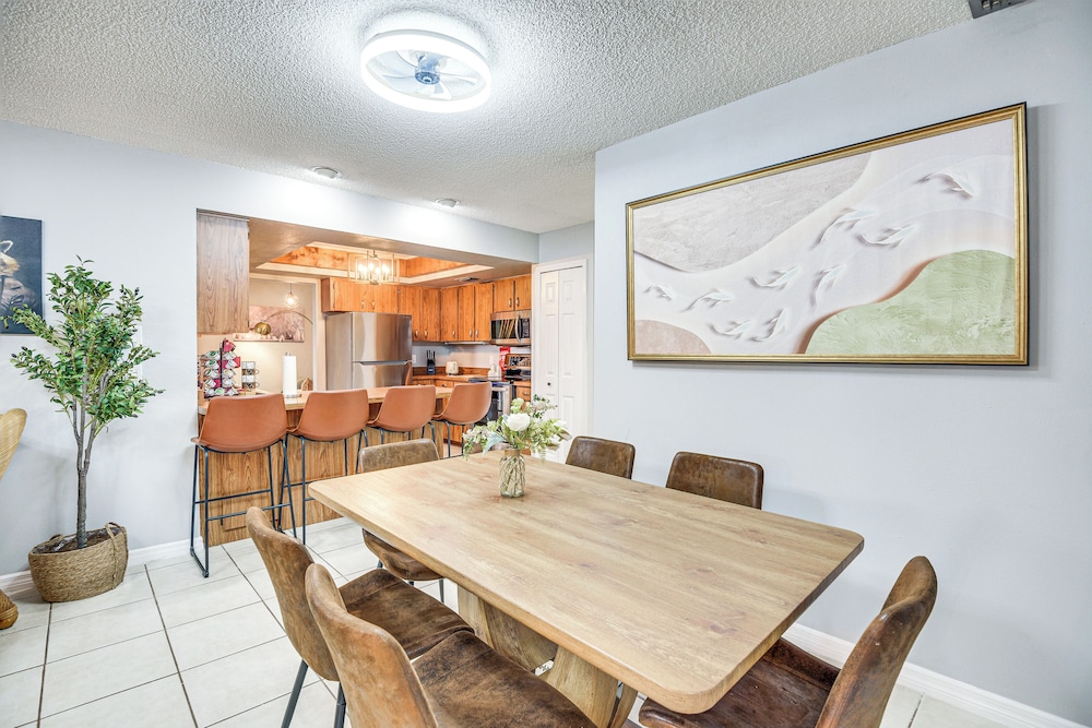 6 Mi to Gemini Springs Park: Chic Home w/ Pool!