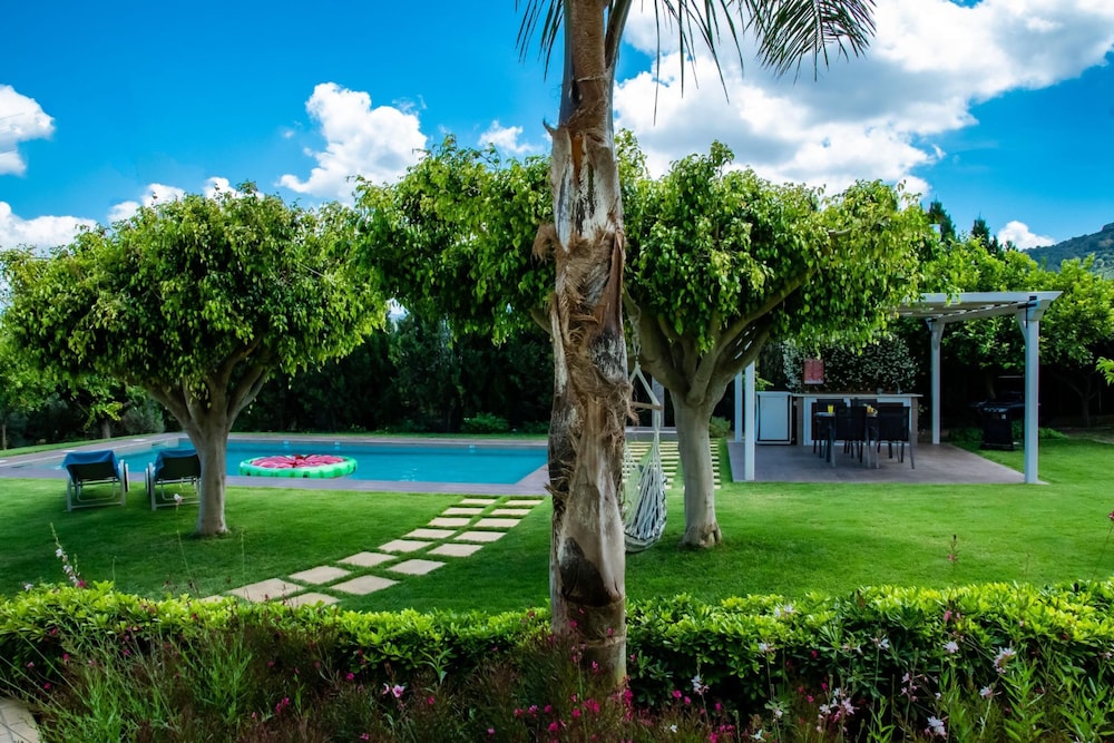 Villa Dimokratia