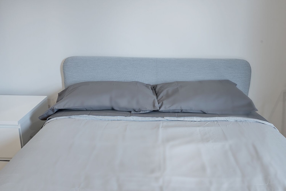 Beautiful 5BR in the HEART of Mile-End - Image 3